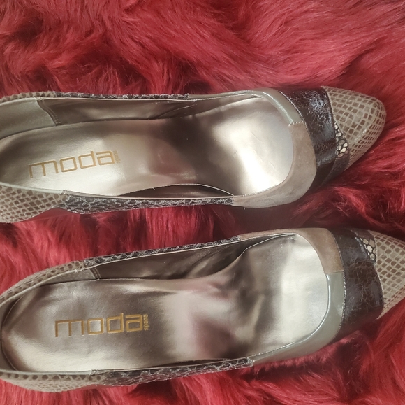 Multi-Pattern Grey Heels - Picture 2 of 4